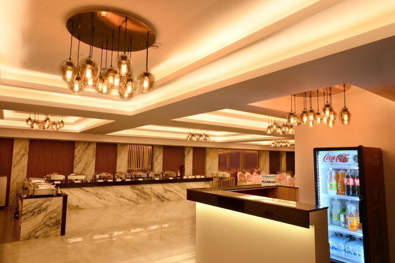 Hotel Klg Altoria Chandīgarh Екстериор снимка