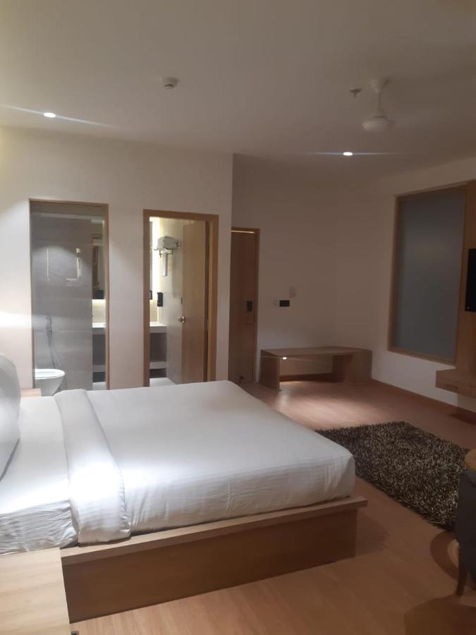 Hotel Klg Altoria Chandīgarh Екстериор снимка