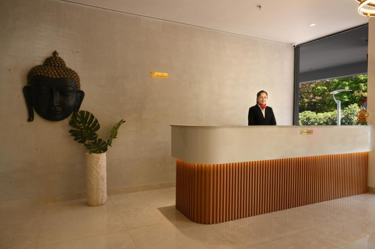 Hotel Klg Altoria Chandīgarh Екстериор снимка