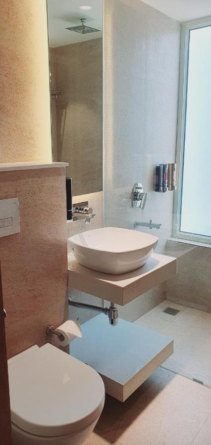 Hotel Klg Altoria Chandīgarh Екстериор снимка