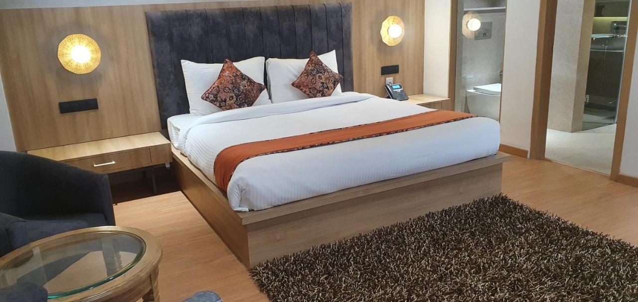 Hotel Klg Altoria Chandīgarh Екстериор снимка