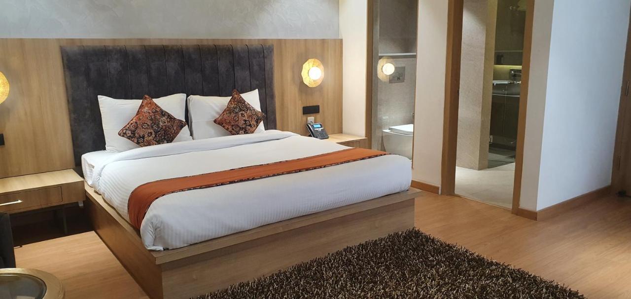 Hotel Klg Altoria Chandīgarh Екстериор снимка